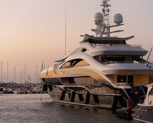 The Dubai Lifestyle: How to Choose the Perfect Yacht for You The Dubai Lifestyle: How to Choose the Perfect Yacht for You
